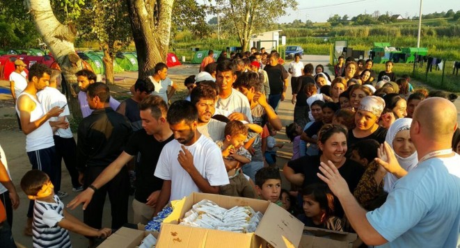 02 08 2016 02 migranti pomoc izus