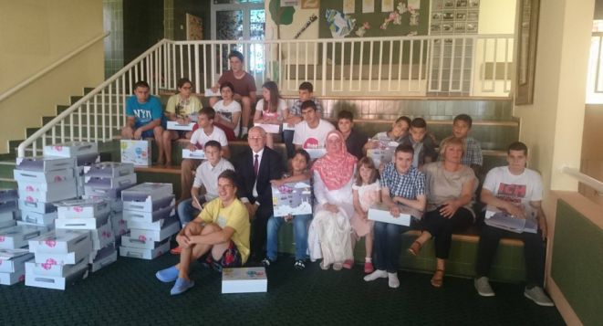 06 07 2016 01 paketici za djecu bez roditeljskog staranja