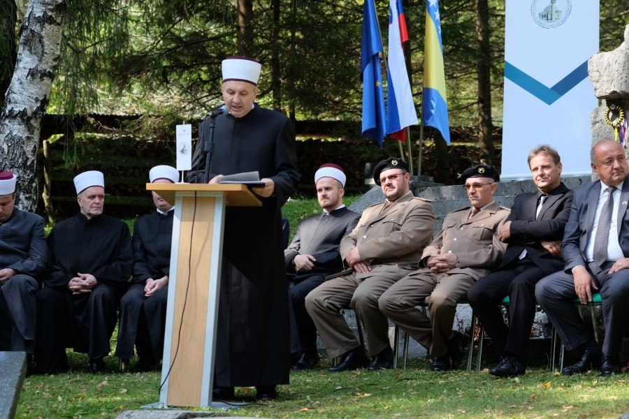 25 09 2017 06 svecanos log