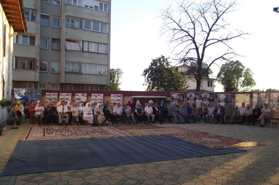 izlozba-u-dvoristu-Carsijske-dzamije